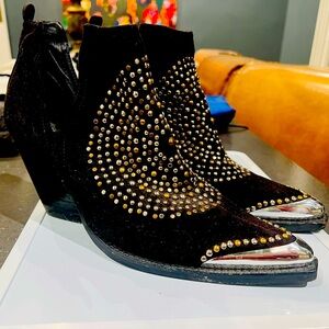 Jeffrey Campbell studded low boot! Size 11